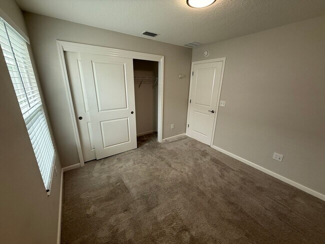 Building Photo - Fully Furnished, 3 Bed, 2 Bath, Turnkey ANNUAL Lease in the Village of Lake Denham
