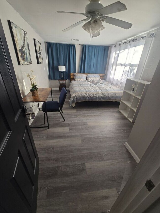 Building Photo - Rooms for Rent – Furnished, Lockable, & Private Backyard! 6 Spots Open.