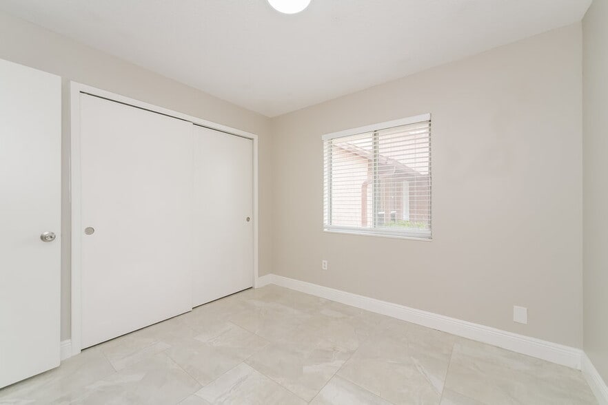 Building Photo - 3051 Bloomsbury Dr