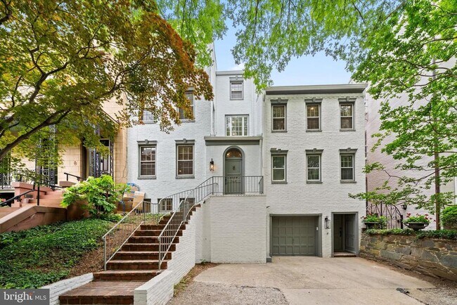 Building Photo - 1525 35th St NW