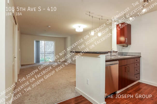 Building Photo - 108 5th Ave S