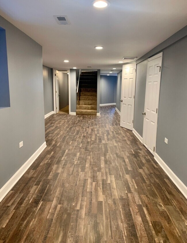 Building Photo - 7026 S Justine St