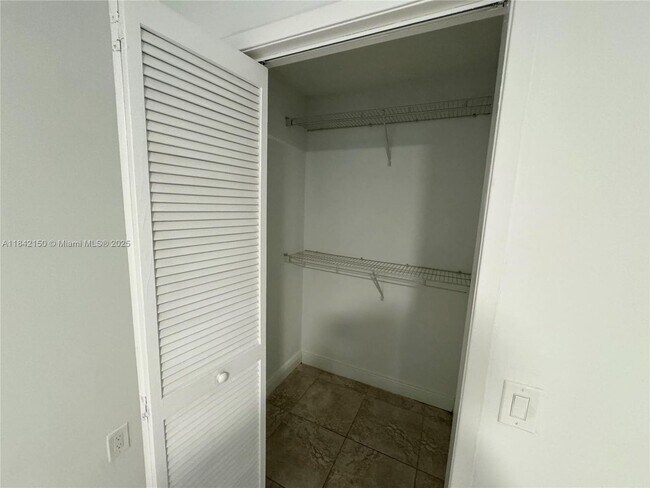 Building Photo - 10381 SW 150th Ct