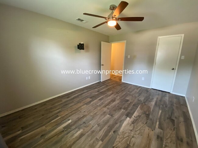 Building Photo - 9 Brookfield Ct