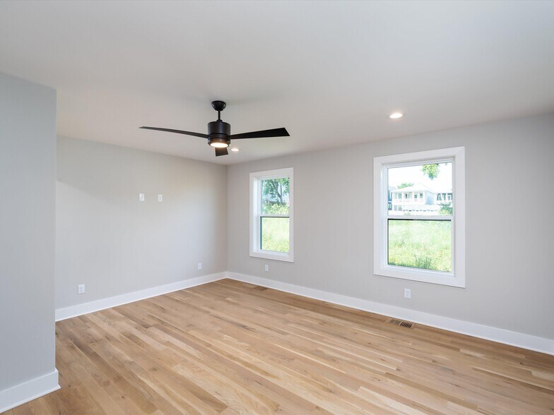 Building Photo - 5915 Maxon Ave