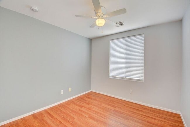 Building Photo - BEAUTIFUL 2 STORY SINGLE FAMILY HOME WITH 3 BEDROOMS AND 2.5 BATHS LOCATED IN SOUTHWEST