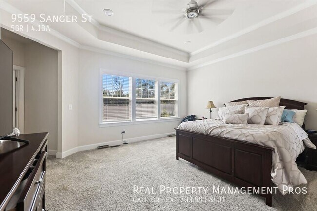 Building Photo - 9559 Sanger St