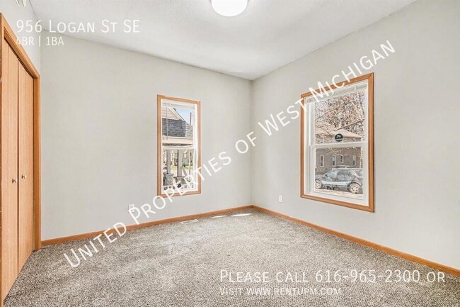 Building Photo - 956 Logan St SE