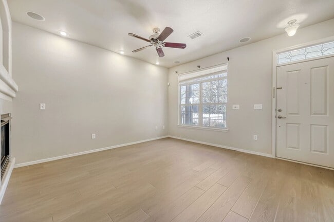 Building Photo - 3 Bed 3 Bath Townhouse in Westminster