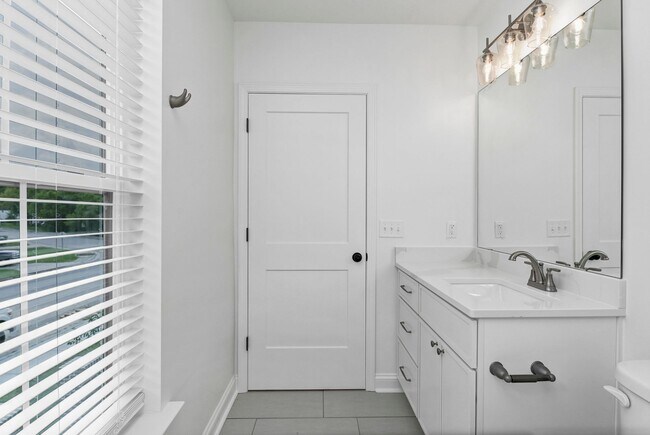 Building Photo - 609 S Edisto Ave