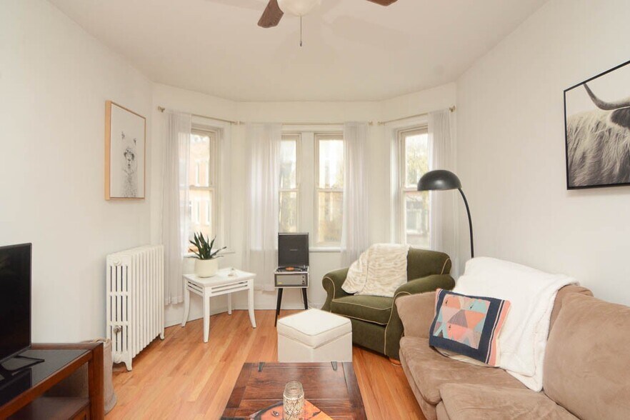 Building Photo - 1933 W Crystal St