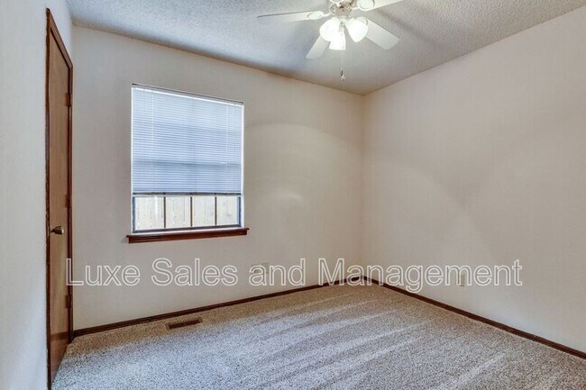 Building Photo - 7713 Doris Dr