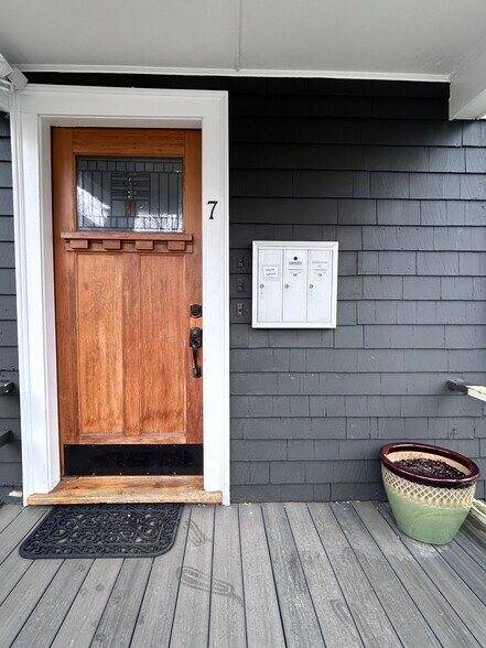 Building Photo - 7 Lorraine St