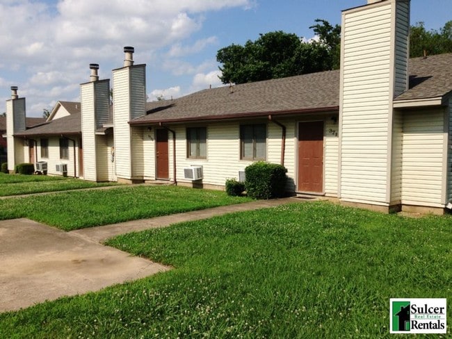 Building Photo - Energy Efficient but roomy - Premium locat...