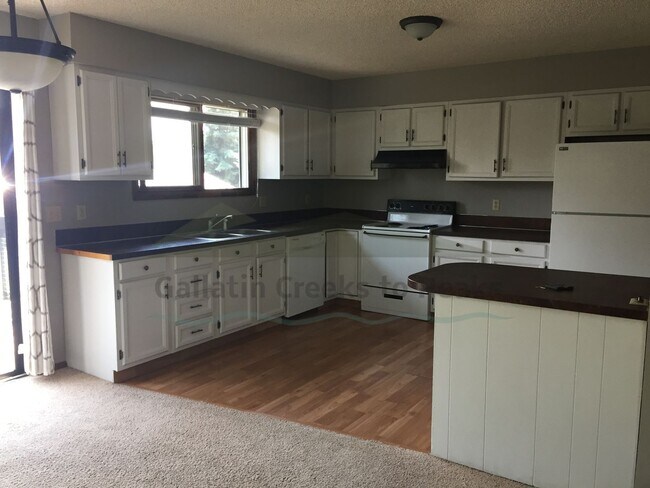 Building Photo - 3BD/2BA Single Family Home