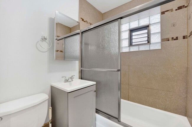 Building Photo - 465 W 27th St