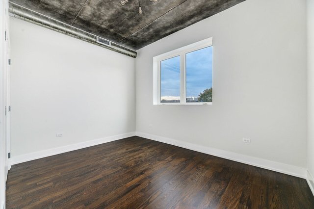 Building Photo - 4720 N Sheridan Rd