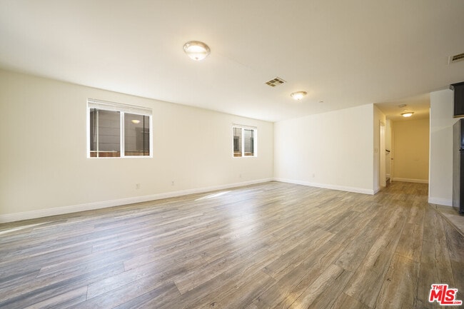 Building Photo - 154 E 84th Pl