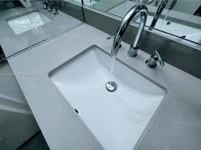 Building Photo - 2030 S Ocean Dr