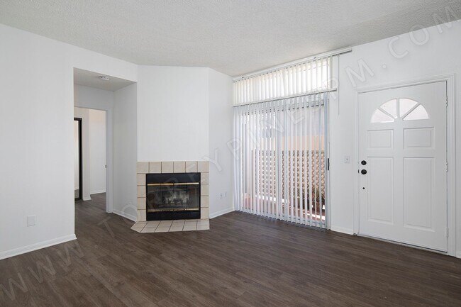 Building Photo - *OPEN HOUSE: 11/29 11:30am-12:30pm* 3BR Townhouse in Pacific Beach + W/D