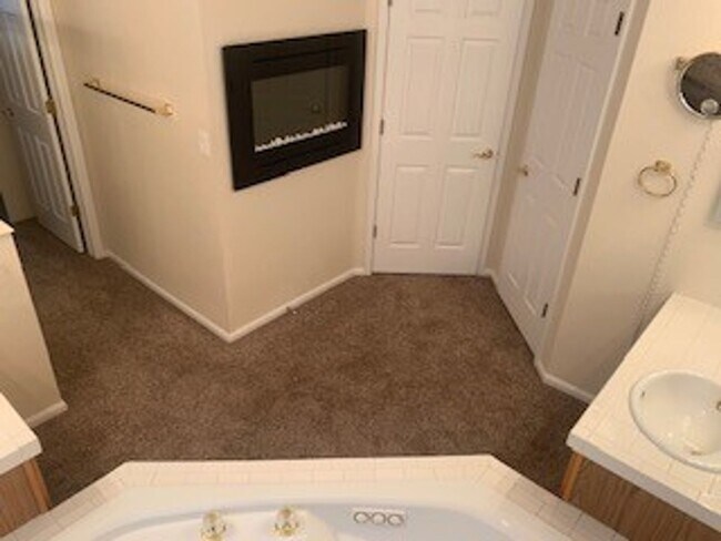 Building Photo - Single Family home located in Desirable Home Farms neighborhood