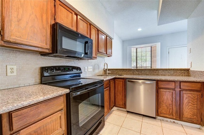 Building Photo - 2121 El Paseo St