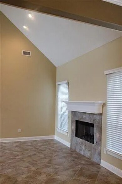 Building Photo - 13 Stonebrook Ct