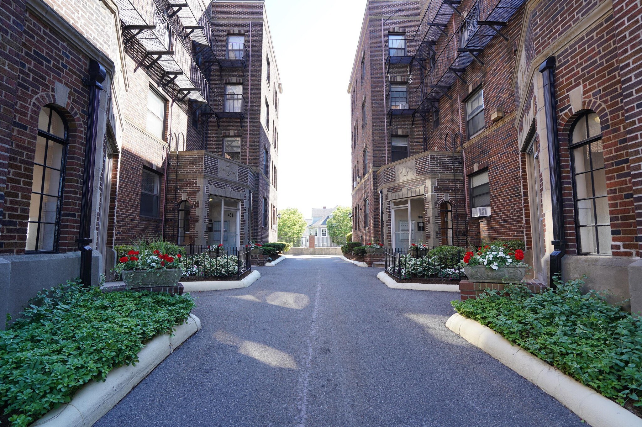 Building Photo - 431 Broadway