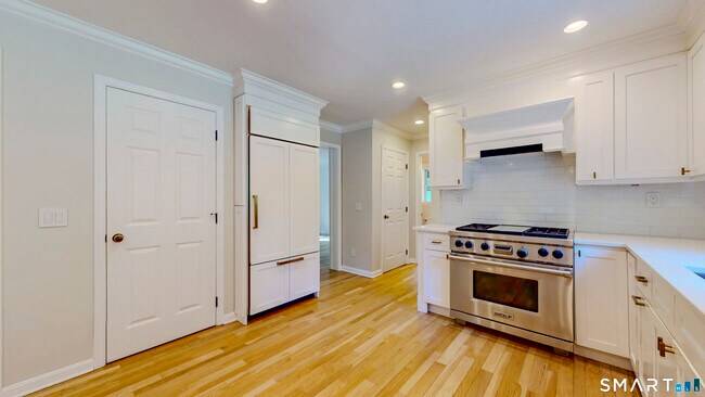 Building Photo - 463 White Oak Shade Rd