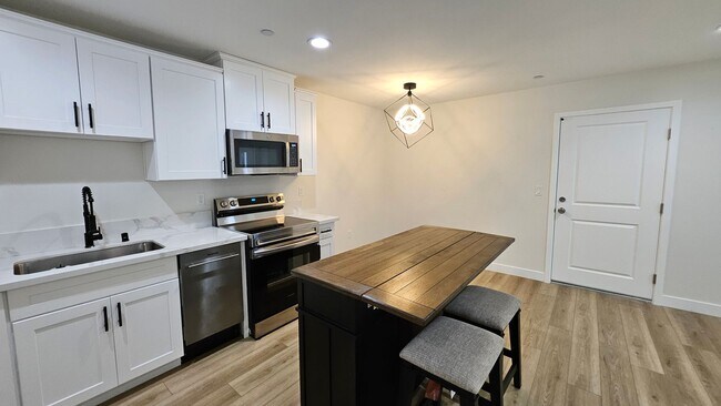 Building Photo - PLACE-NLO8655