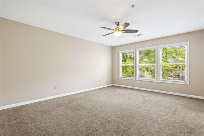 Building Photo - 3378 Vintage Cir SE