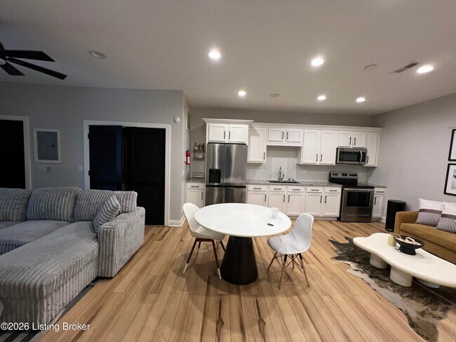 Building Photo - 1110 Logan St