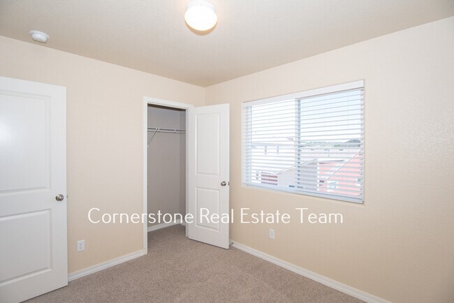 Building Photo - 855 Endeavor Wy