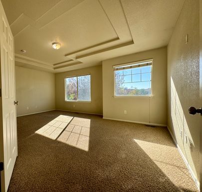 Building Photo - 3 Bedroom Home With Plenty of Space! Avail...