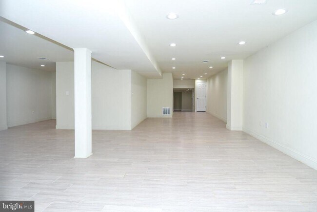 Building Photo - 8012 Wingate Dr