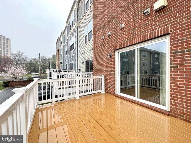 Building Photo - 127 Decoverly Dr