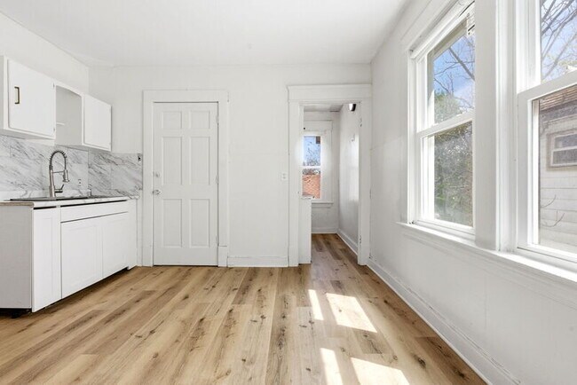 Building Photo - 2935 E 121st St