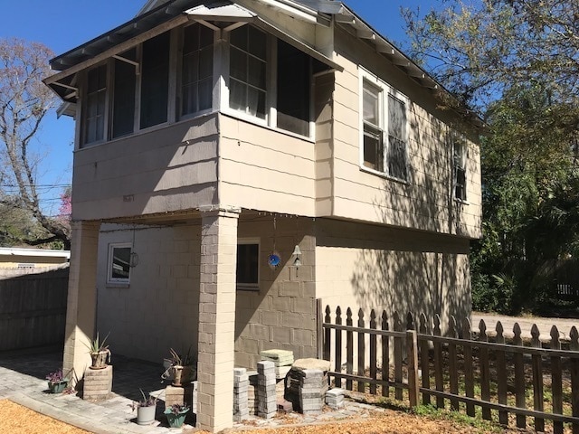 Building Photo - GREAT 3/2/1 SINGLE FAMILY HOME MINUTES TO ...