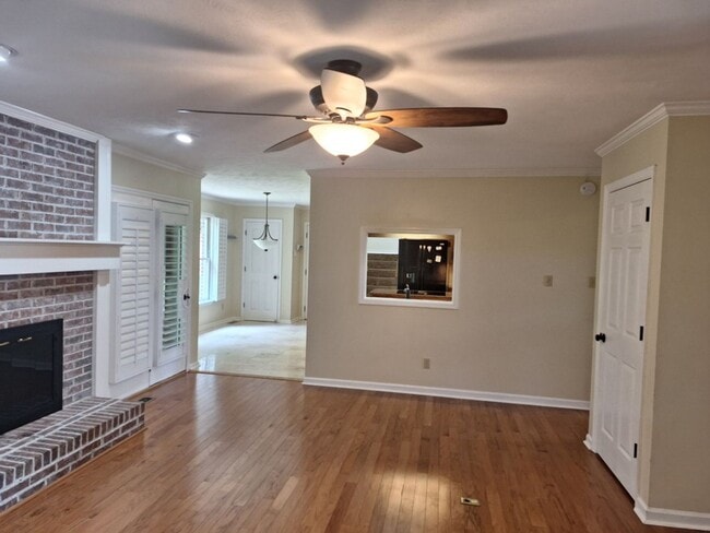 Building Photo - 4bd/3 bath located in desirable neighbor in Fox Den Subdivision in West Knoxville