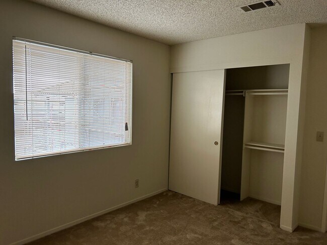 Building Photo - 4121Waln - L