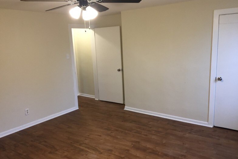 Building Photo - 3209 Parkview Ave