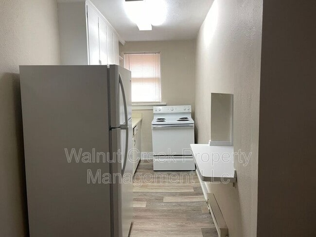 Building Photo - 6968 Lake Ave