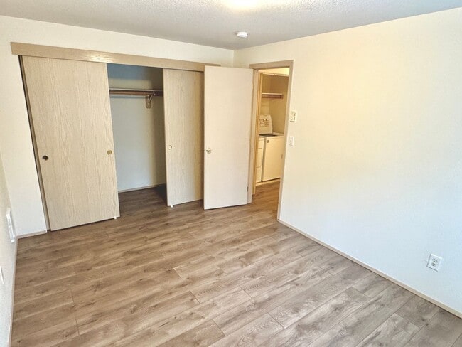 Building Photo - ROMAA01