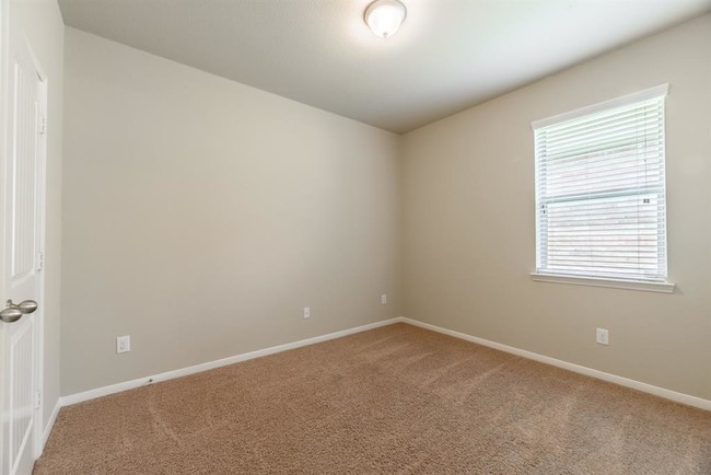 Building Photo - 202 Black Swan Pl