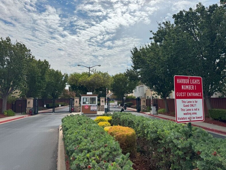 Building Photo - 645 Rockspray Cir