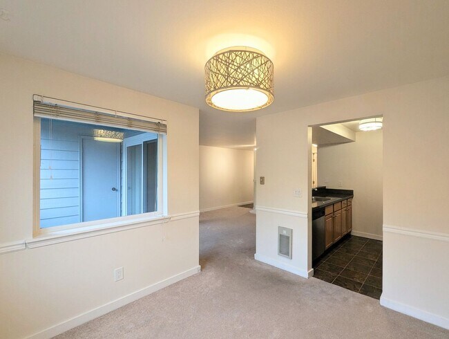 Building Photo - 1Bd/1Ba Kenmore Condo