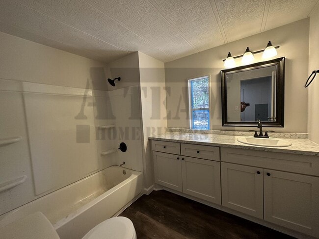 Building Photo - Cozy 2 Bedroom 1 Bathroom Home