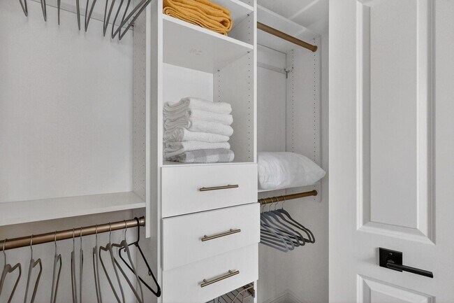 Building Photo - 675 NW Flagler Ave