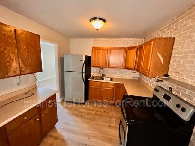Building Photo - 300 N Park Dr