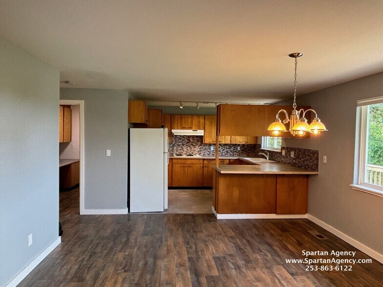 Building Photo - 2405 S Meridian